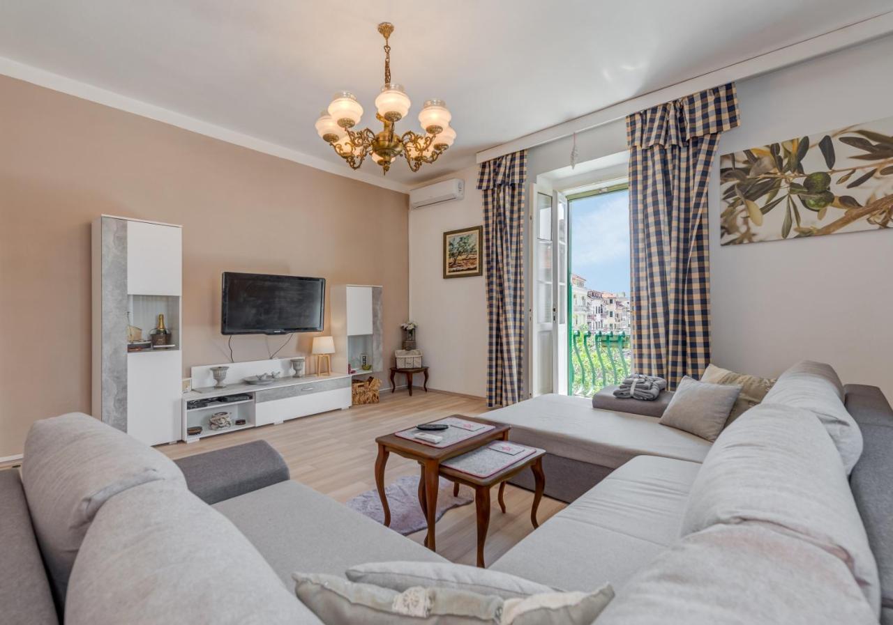 Apartment Pape Split Buitenkant foto